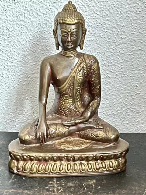 Buddha Shakyamuni aus Indien. Bronze/Messing mit Verzierungen 20cm