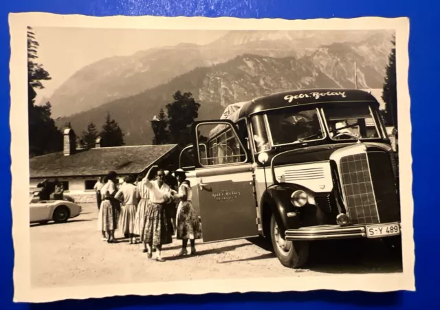 Foto mit Mercedes Bus / Oldtimer mit Kennzeichen Stuttgart