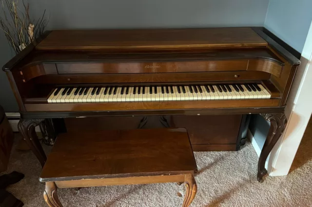 Beautiful MCM Estate Rare Mid-Century Modern Baldwin Acrosonic Piano in Walnut Beautiful MCM Estate Rare Mid-Century Modern Baldwin Acrosonic Piano in Walnut