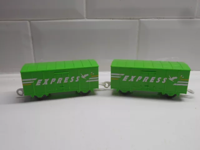 tomy trackmaster thomas the tank engine green express coaches