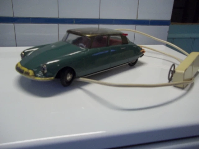 AV440 RICHARD ? 1/12 ? CITROEN DS 19 FILOGUIDEE TOLE PEINTE VIOLET TOIT IVOIRE
