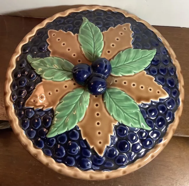 MT489 Vintage Blueberry Pie Dish Saver Calder, Japan