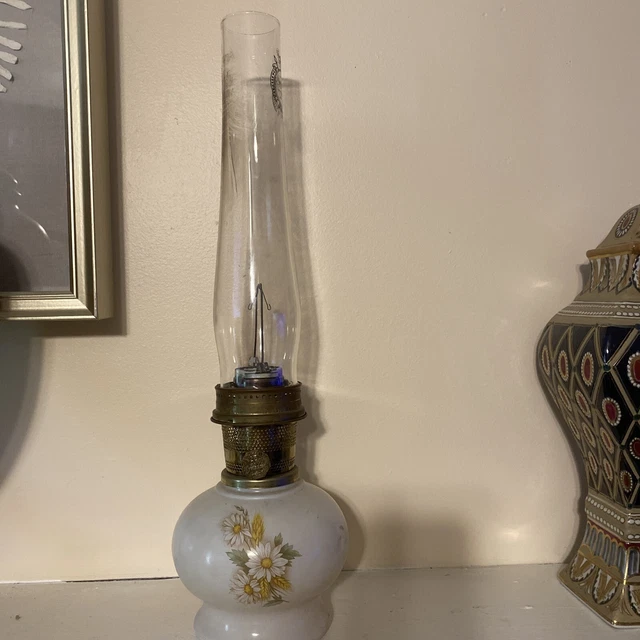 ALADDIN LAMP MILK Glass American Classic Oil Model 23 flower daisy