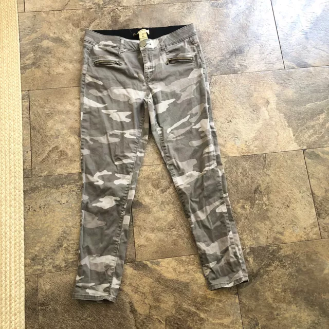 Democracy Jeans Womens Size 10 Gray Camo "Ab Technology" Skinny Zipper Accent