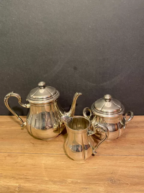 Service à thé café en métal argenté de style Louis XV