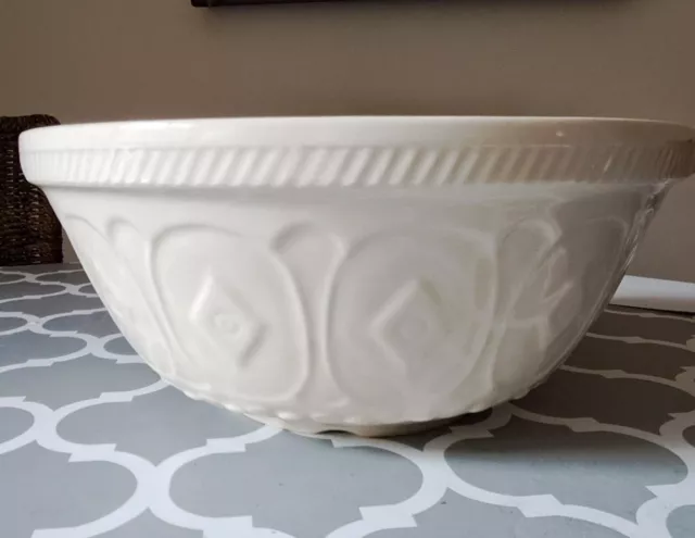 LARGE CREAM CERAMIC MIXING BOWL. Made in Romania. AS NEW. Unboxed.