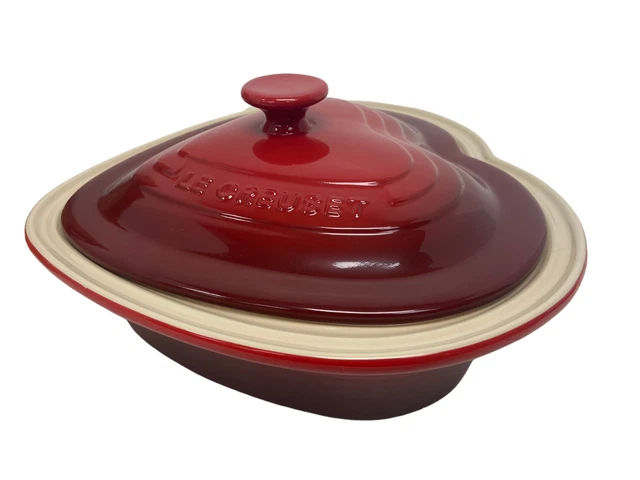 Le Creuset Petite Heart Heart Casserole with Lid 2.4L - Stoneware Red Z7 O14