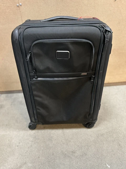 TUMI Alpha 3 Short Trip Expandable 4 Wheeled Suitcase nice condition
