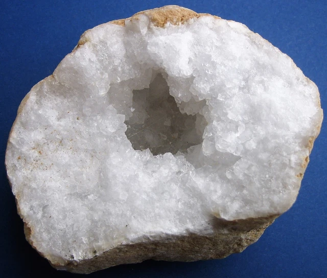 Kleine Bergkristalle in Quarz Druse NATUR Bergkristall Stufe 9x7x4 cm 383 g