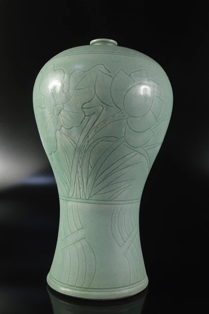 D710: XF Korean Goryeo celadon Flower sculpture FLOWER VASE Ikebana