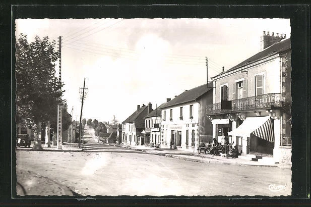CPA Fours, Route de Decize, vue de la rue