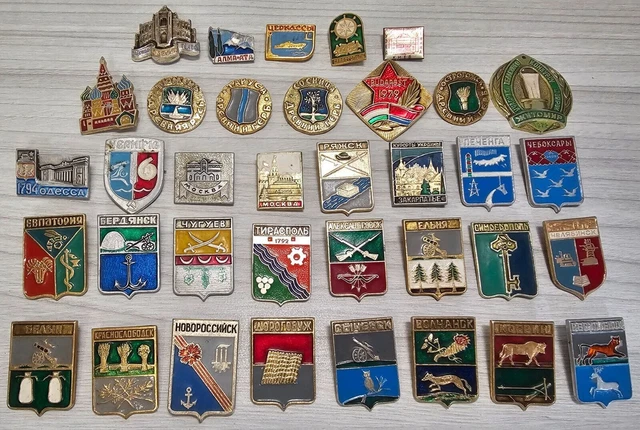 GUERRE FROIDE RUSSE URSS Lot anciennes épingles insignes militaire