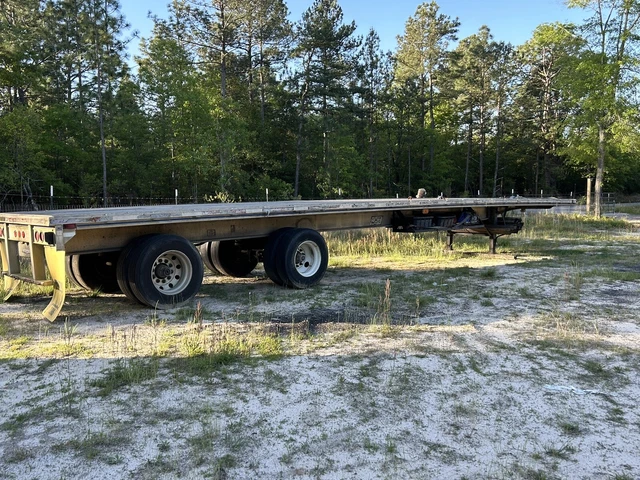 1993 East  flatbed trailer, 48’x98 deck, spread axle