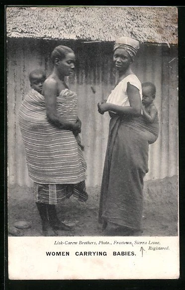 CPA Woman Carrying Babies, afrikanische Volkstypen