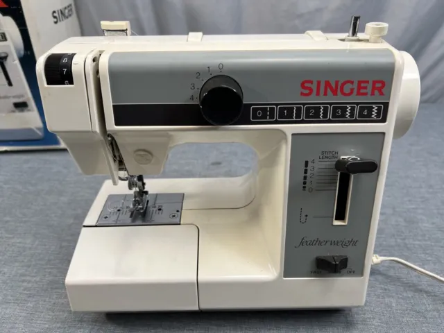 Working Singer Model 322 Mini Featherweight Sewing Machine, Box, Extras