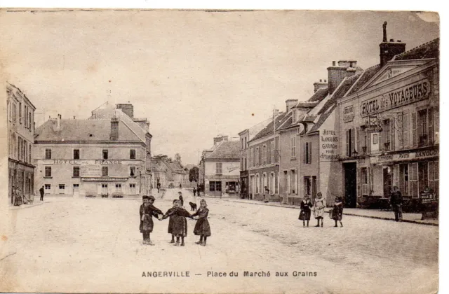 CPA de Angerville (91 Essonne), Place du Marché aux Grains, 1910s