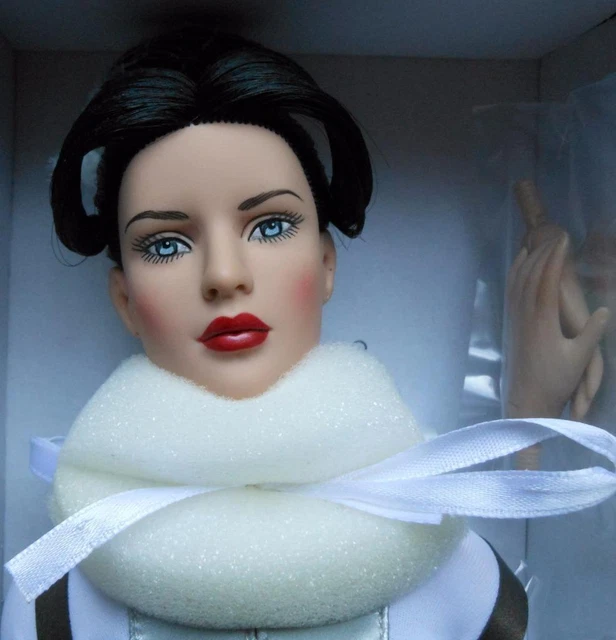 16 POUCES TONNE poupée habillée agent spécial Diana Prince LE 500