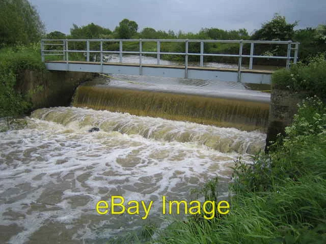 Photo 6x4 River Medway near Tonbridge This weir is at the start of the ch c2006