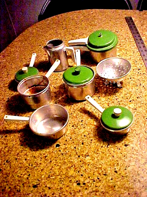 8 1950s vintage aluminum Pots & Pans Child’s toy stove