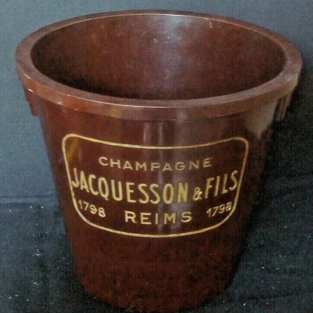 Seau à glace vintage en verre estampillé avec une anse en métal Seau à glace vintage en verre estampillé avec une anse en métal