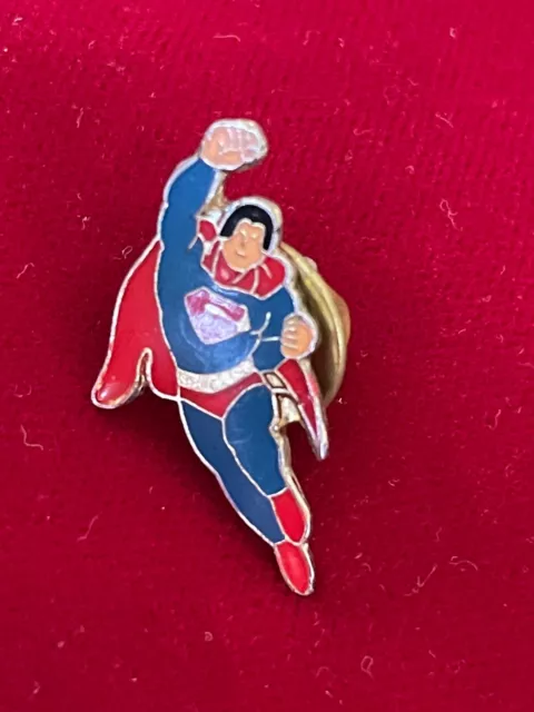 Vtg Epoxy Enamel Unbranded Superman In Flight Pose Cutout Lapel Pin 1.1"