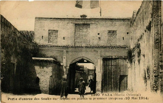 CPA AK TAZA Porte entree des Souks MAROC (825295)