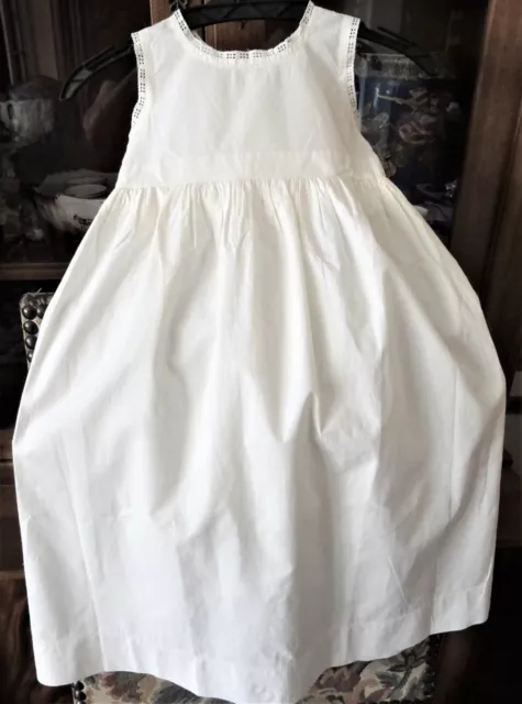 Robe longue de petite fille en coton et dentelle