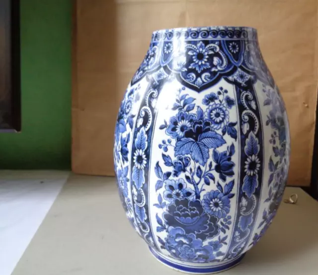 Vase en Faïence de Delft décors blanc bleu debut XXeme