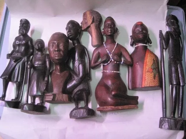 Interessantes 8er Konvolut Afrikanische Holzfiguren