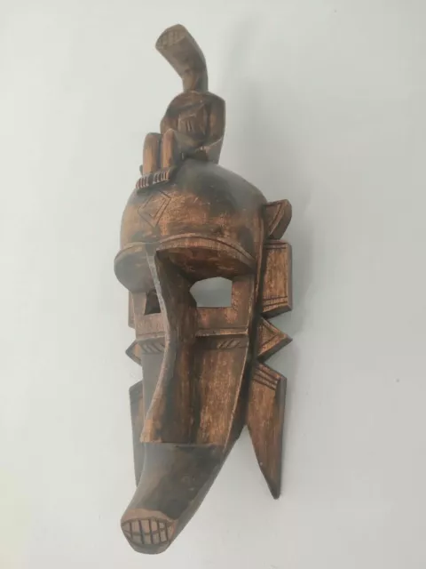 Africa wooden mask. Masque en bois Afrique.