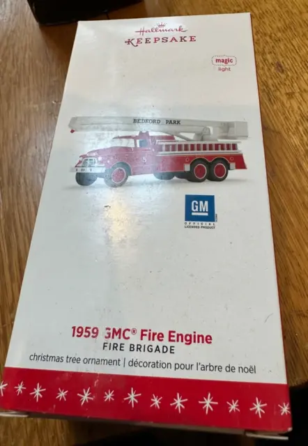 NIB 2016 HALLMARK KEEPSAKE 1959 GMC Fire Engine  #14 Fire Brigade Series