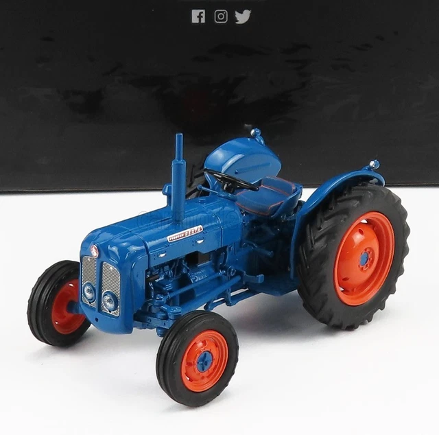 Miniature Universal Hobbies 1/32 – Tracteur Fordson Dexta 1958 – Neuf