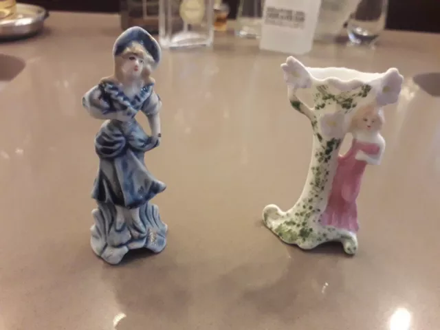 Ancienne statuette en biscuit peint + soliflore en porcelaine