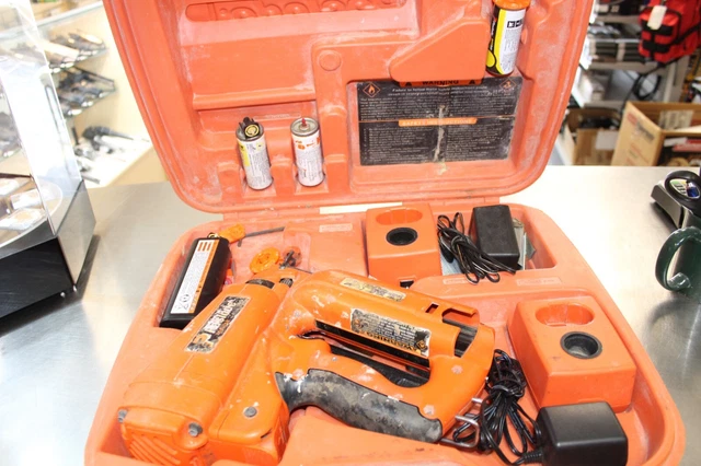Paslode 902400 16 Gauge Angled Cordless Li-Ion Finish Nailer Paslode 902400 16 Gauge Angled Cordless Li-Ion Finish Nailer