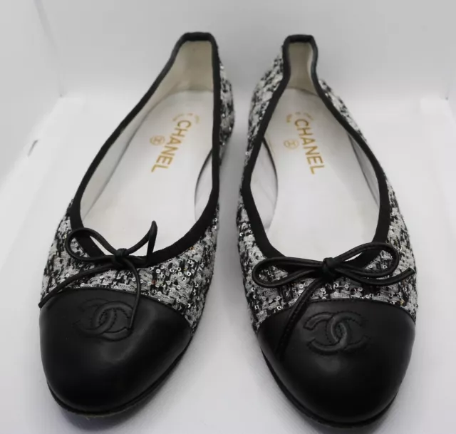 RARE🔥 Chanel Black Leather Embroidered Emblem Ballet Flats Sz 36 Made  Italy