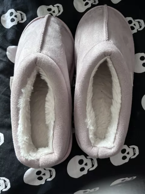 Ladies Slippers Size 5-6