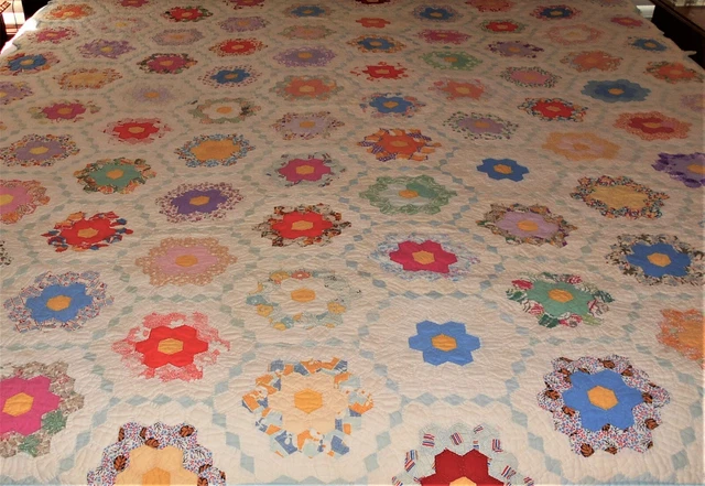 Vtg Handmade Hand Quilted Grandmother’s Flower Garden Quilt 84"x74" Scallop Edge