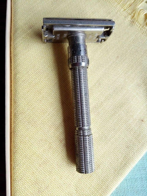 Vtg GILLETTE I3 Adjustable Fat Boy Safety Razor NOS Blade SWEET ONE $.99 START!