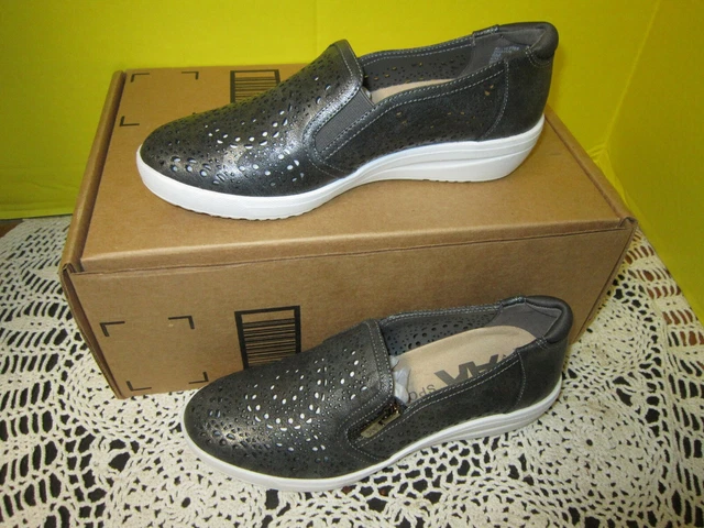 Anne klein women's yvette sneaker sales oxford flat