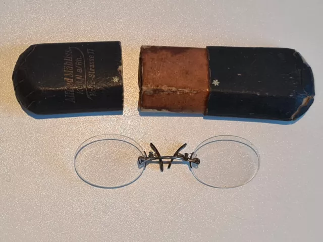 Antichi occhiali primi del 900 con custodia originale