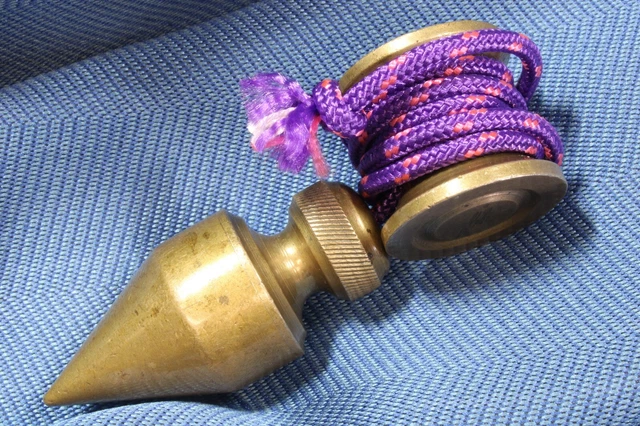 Construction Plumb bob sans écrou. Construction plomb sans noix. S. XIX
