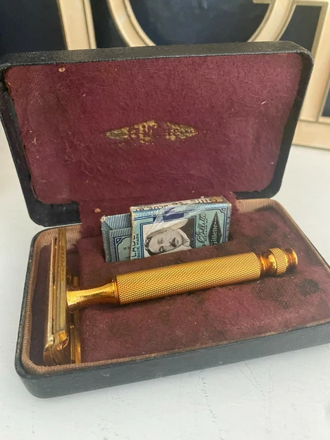 1930s/40s Gold tone Gillette Razor and Blade in Original Box