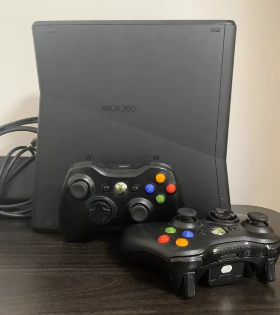 Microsoft Xbox 360 S 250GB Mattschwarz Spielekonsole PAL + 2 Controller