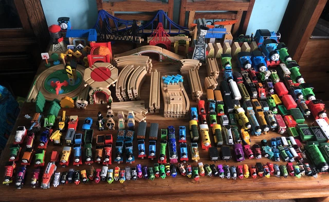 THOMAS THE TANK engine bundle. 125 trains. Huge amount over 200 pieces