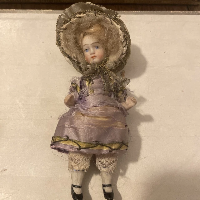 Poupée Ancienne Mignonnette En Porcelaine – XIXème – Fabrication Allemande – 9cm