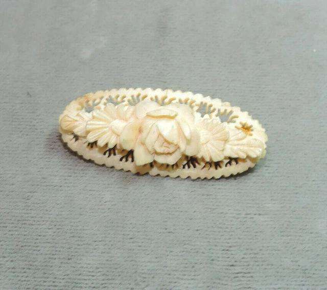 Grande Broche Ancienne En Laiton - Camée Sculpté Fin En écume - À Restaurer (France)