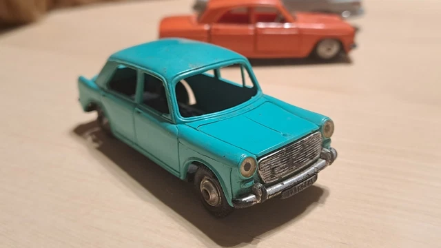 ancienne NOREV plastique 1/43  MORRIS 1100  N°83