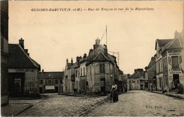 CPA Guignes-Rabutin - Rue de Troyes et Rue de la Republique (1037766)