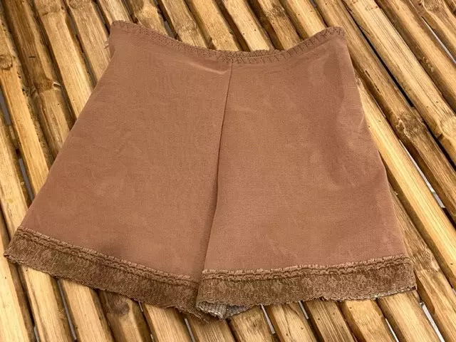 VINTAGE by MELODY SHORT LEG GIRDLE PANTY SHAPER MESH 1960s sz L