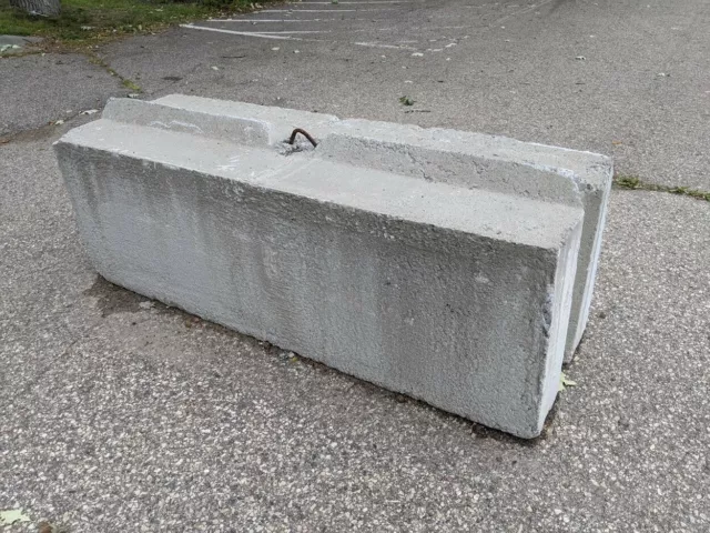 2'x2'x6' V-Interlocking Concrete Blocks for Retaining Walls